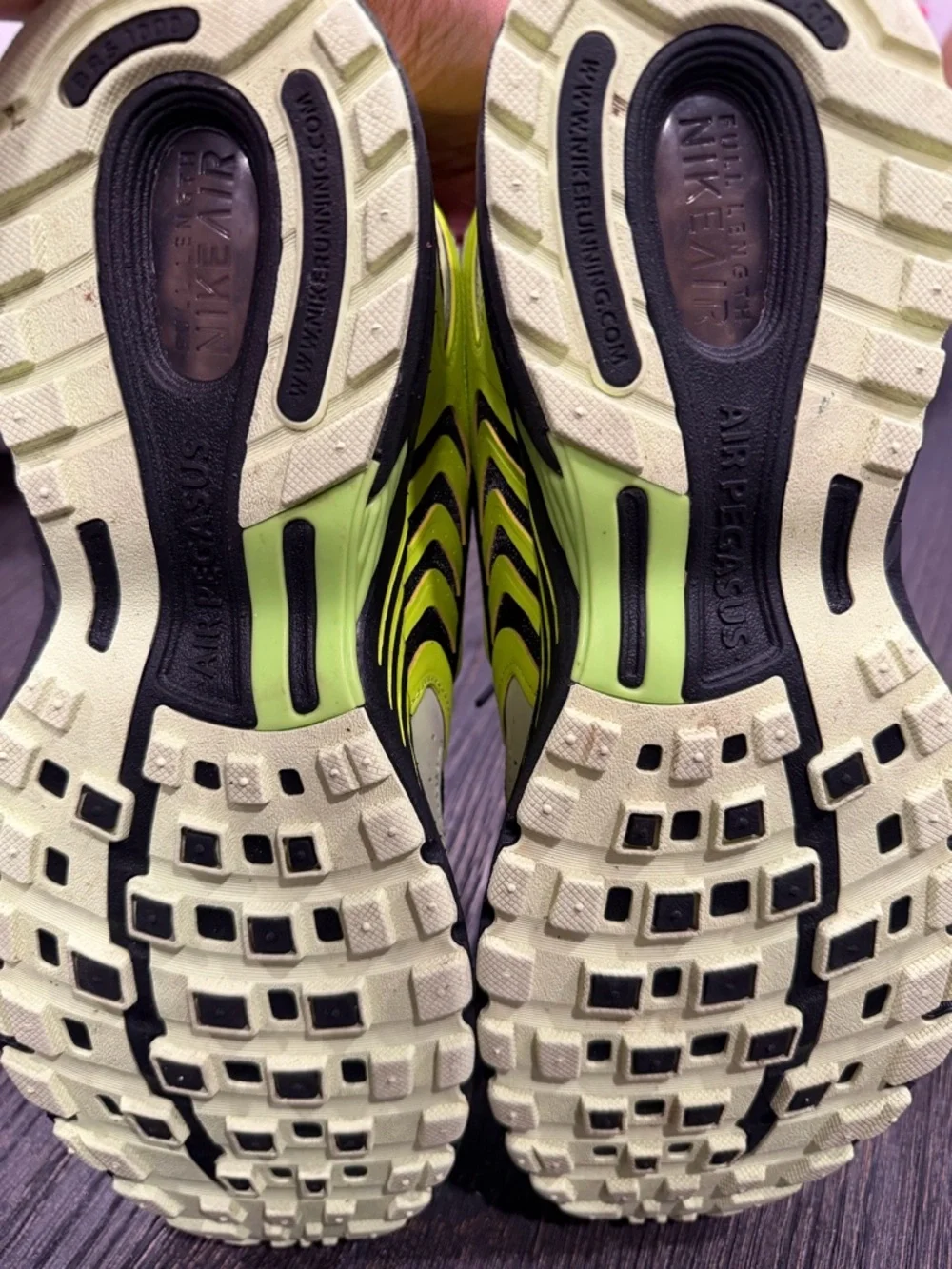 Nike Air Pegasus Men's Shoes Volt/Black/Barely Volt size 10.5 - Picture 11 of 11